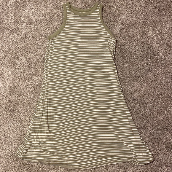 Dresses & Skirts - NWOT striped dress